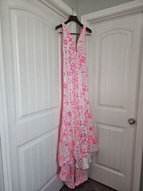 Elegant Pink and White Sequin V-Neck Formal Dress